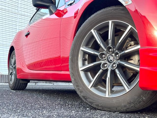 �y�����A���~�z�C�[���z�O�ςɃ}�b�`���������A���~�z�C�[���𑕒����Ă���܂��B�e��ЊO�A���~�z�C�[����A�X�^�b�h���X�^�C�����戵�����Ă���܂��B���񂲑��k����������