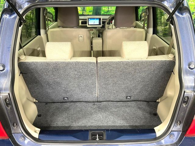 ���i�̂���������ʋ΁A���}���ɏ\���ȉ׎��X�y�[�X���m�ۂ��Ă���܂��B�Z�J���h�V�[�g��|���ƁA�傫�ȉו��̐ύڂ��\�ł���