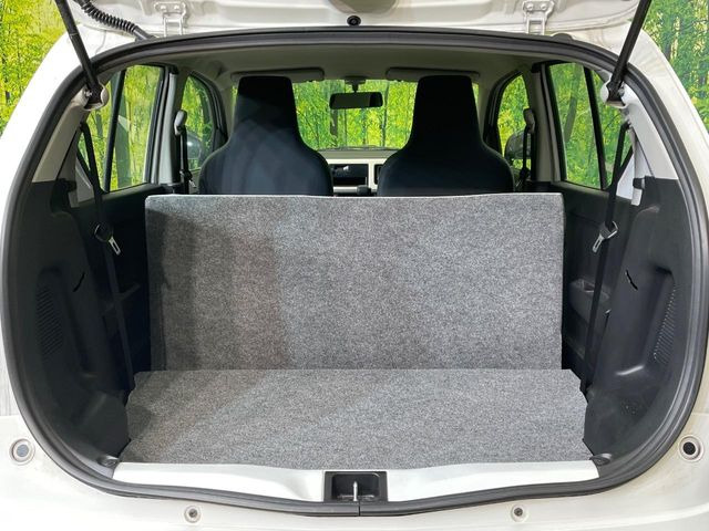 ���i�̂���������ʋ΁A���}���ɏ\���ȉ׎��X�y�[�X���m�ۂ��Ă���܂��B�Z�J���h�V�[�g��|���ƁA�傫�ȉו��̐ύڂ��\�ł���