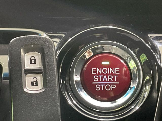 �yHonda�X�}�[�g�L�[�z�J�o����|�P�b�g�ɓ��ꂽ�܂܂ł��h�A�̎{���E�������\�ȃX�}�[�g�L�[�𑕔��B�G���W���̃I���E�I�t�����J�M�����o���K�v����������Ƃ��Ă��֗��ł���