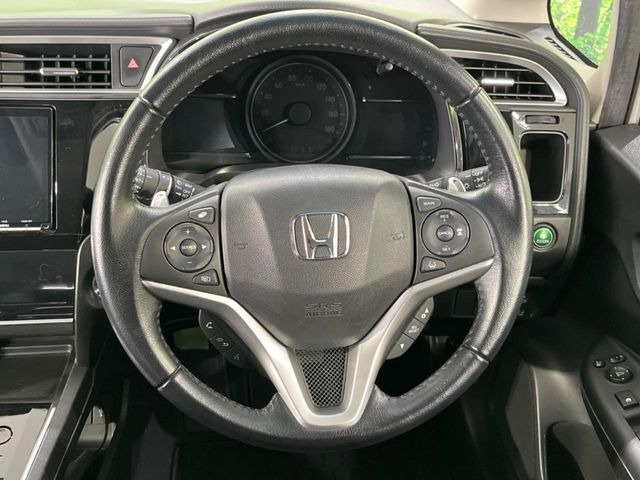 �y�����v�����X�e�A�����O�z�㎿�Ȋv���g�p���邱�ƂŁA��ɂ����������݂ƂĂ��^�]���₷���n���h���ł���