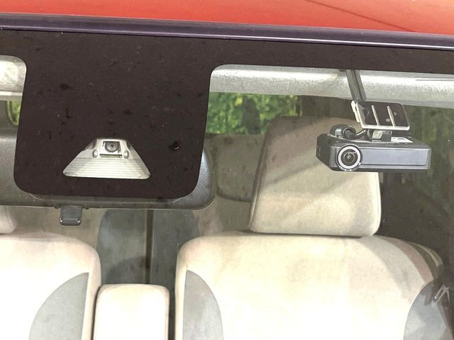 �y�X�}�[�g�A�V�X�g�z���s���ɑO���̎ԗ�����F�����A�Փ˂������Ȏ��͌x��ƃu���[�L�ŏՓˉ���Ɣ�Q�y�����A�V�X�g�B�����S�Ƀh���C�u�����y���݂��������܂��B