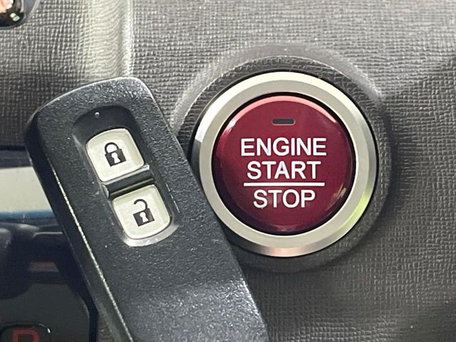 �yHonda�X�}�[�g�L�[�z�J�o����|�P�b�g�ɓ��ꂽ�܂܂ł��h�A�̎{���E�������\�ȃX�}�[�g�L�[�𑕔��B�G���W���̃I���E�I�t�����J�M�����o���K�v����������Ƃ��Ă��֗��ł���