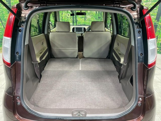 ���i�̂���������ʋ΁A���}���ɏ\���ȉ׎��X�y�[�X���m�ۂ��Ă���܂��B�Z�J���h�V�[�g��|���ƁA�傫�ȉו��̐ύڂ��\�ł���