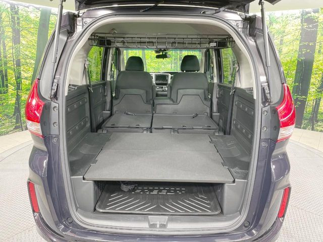 ���i�̂���������ʋ΁A���}���ɏ\���ȉ׎��X�y�[�X���m�ۂ��Ă���܂��B�Z�J���h�V�[�g��|���ƁA�傫�ȉו��̐ύڂ��\�ł���