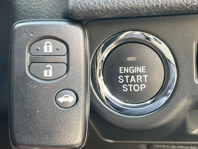 �y�A�N�Z�X�L�[&�v�b�V���X�^�[�g�z�J�o����|�P�b�g�ɓ��ꂽ�܂܂ł��h�A�̎{���E�������\�ȃX�}�[�g�L�[�𑕔��B�G���W���̃I���E�I�t�����J�M�����o���K�v�������A�{�^�����v�b�V�����邾����OK��