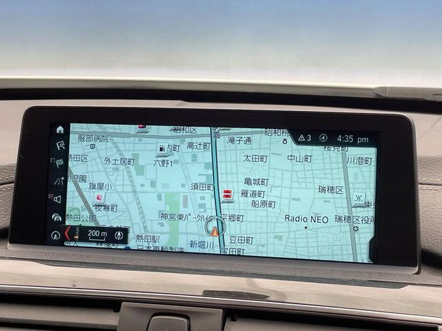 �������i�r:��̊��̂���i�r�́A����������ԓ������o���Ă���܂��BBluetooth�Đ��ȂǃI�[�f�B�I�@�\���[�����Ă���܂��̂ŁA�^�]�����y���߂܂���