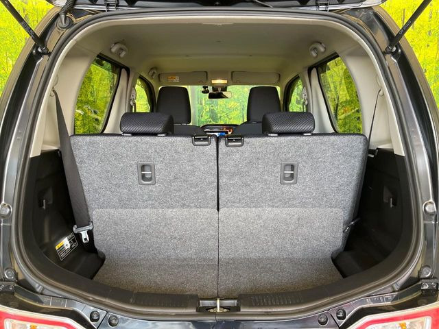 ���i�̂���������ʋ΁A���}���ɏ\���ȉ׎��X�y�[�X���m�ۂ��Ă���܂��B�Z�J���h�V�[�g��|���ƁA�傫�ȉו��̐ύڂ��\�ł���