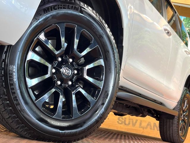 【純正18インチアルミホイール】外観にマッチした純正アルミホイールを装着しております。各種社外アルミホイールや、スタッドレスタイヤも取扱いしております。是非ご相談ください♪