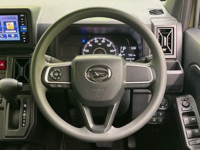 �y�X�e�A�����O�X�C�b�`�z�^�]���A�O������ڐ������炷���ƂȂ��A�I�[�f�B�I���̑��삪�\�ȕ֗��@�\!���S&���K�ȃh���C�u�����o���Ă���܂���