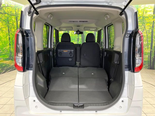 ���i�̂���������ʋ΁A���}���ɏ\���ȉ׎��X�y�[�X���m�ۂ��Ă���܂��B�Z�J���h�V�[�g��|���ƁA�傫�ȉו��̐ύڂ��\�ł���