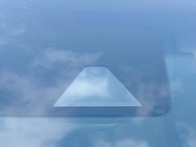 �y�C���e���W�F���g�G�}�[�W�F���V�[�u���[�L�z�t�����g�J�����őO���̎ԗ�����s�҂����m�B�Փ˂������Ȏ��͏Փ˔�Q�y���u���[�L���쓮�A�Փˉ�����T�|�[�g�B�����S�Ƀh���C�u�����y���݂��������܂��B