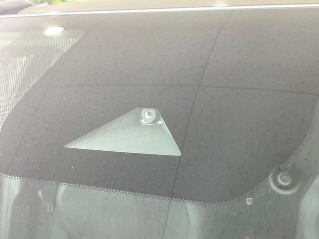 �y�C���e���W�F���g�G�}�[�W�F���V�[�u���[�L�z�t�����g�J�����őO���̎ԗ�����s�҂����m�B�Փ˂������Ȏ��͏Փ˔�Q�y���u���[�L���쓮�A�Փˉ�����T�|�[�g�B�����S�Ƀh���C�u�����y���݂��������܂��B