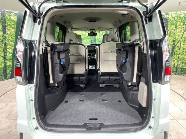 ���i�̂���������ʋ΁A���}���ɏ\���ȉ׎��X�y�[�X���m�ۂ��Ă���܂��B�Z�J���h�V�[�g��|���ƁA�傫�ȉו��̐ύڂ��\�ł���