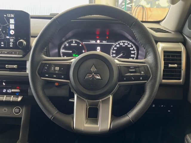 �y�����v�����X�e�A�����O�z�㎿�Ȋv���g�p���邱�ƂŁA��ɂ����������݂ƂĂ��^�]���₷���n���h���ł���