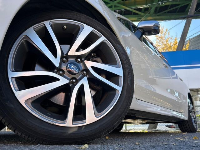 �y����18�C���`�A���~�z�C�[���z�O�ςɃ}�b�`���������A���~�z�C�[���𑕒����Ă���܂��B�e��ЊO�A���~�z�C�[����A�X�^�b�h���X�^�C�����戵�����Ă���܂��B���񂲑��k����������