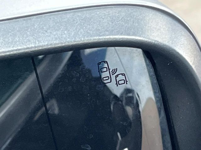 ���u���C���h�A�V�X�g�Z���T�[:���p����̎Ԃ����m���A�h���C�o�[���Ԑ��ύX���s���ۂɁA�x�����Ƌ��ɒ��ӂ𑣂��Ă������S�x���@�\�ł�!