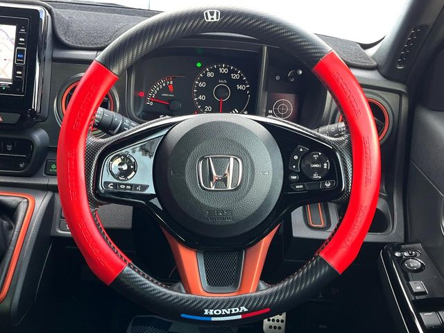 �y�����v�����X�e�A�����O�z�㎿�Ȋv���g�p���邱�ƂŁA��ɂ����������݂ƂĂ��^�]���₷���n���h���ł���