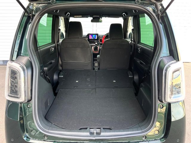 ���i�̂���������ʋ΁A���}���ɏ\���ȉ׎��X�y�[�X���m�ۂ��Ă���܂��B�Z�J���h�V�[�g��|���ƁA�傫�ȉו��̐ύڂ��\�ł���