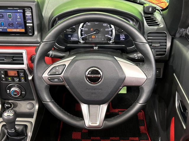 �y�����v�����X�e�A�����O�z�㎿�Ȋv���g�p���邱�ƂŁA��ɂ����������݂ƂĂ��^�]���₷���n���h���ł���