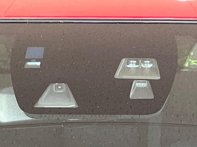 �y�X�}�[�g�u���[�L�T�|�[�g�z���s���ɑO���̎ԗ�����F�����A�Փ˂������Ȏ��͌x��ƃu���[�L�ŏՓˉ���Ɣ�Q�y�����A�V�X�g�B�����S�Ƀh���C�u�����y���݂��������܂��B