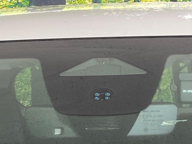 �y�z���_�Z���V���O�z���s���ɑO���̎ԗ�����F�����A�Փ˂������Ȏ��͌x��ƃu���[�L�ŏՓˉ���Ɣ�Q�y�����A�V�X�g�B�����S�Ƀh���C�u�����y���݂��������܂��B