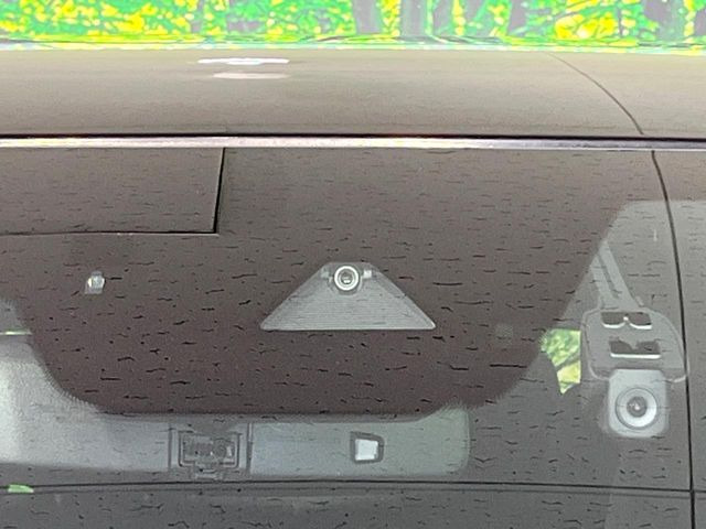 �yi-ACTIVESENSE�z���s���ɑO���̎ԗ�����F�����A�Փ˂������Ȏ��͌x��ƃu���[�L�ŏՓˉ���Ɣ�Q�y�����A�V�X�g�B�����S�Ƀh���C�u�����y���݂��������܂��B