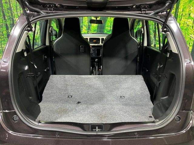 ���i�̂���������ʋ΁A���}���ɏ\���ȉ׎��X�y�[�X���m�ۂ��Ă���܂��B�Z�J���h�V�[�g��|���ƁA�傫�ȉו��̐ύڂ��\�ł���