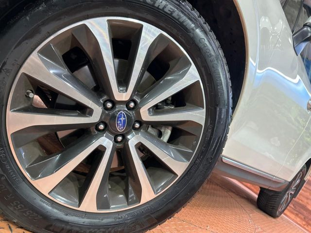 �y�O���[�h��p����18�C���`�A���~�z�C�[���z�f�U�C�����̍��������A���~�z�C�[���𑕒����Ă���܂��B�e��ЊO�A���~�z�C�[����A�X�^�b�h���X�^�C�����戵�����Ă���܂��B���񂲑��k����������