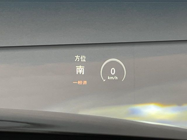 ���w�b�h�A�b�v�f�B�X�v���C:���݂̑��x�⑖�s�����f�W�^���\���ŉ^�]�ȑO���̃K���X�ɓ��e!�^�]���A���������炳���K�v�ȏ����m�F�ł���̂łƂ��Ă��֗��ň��S!