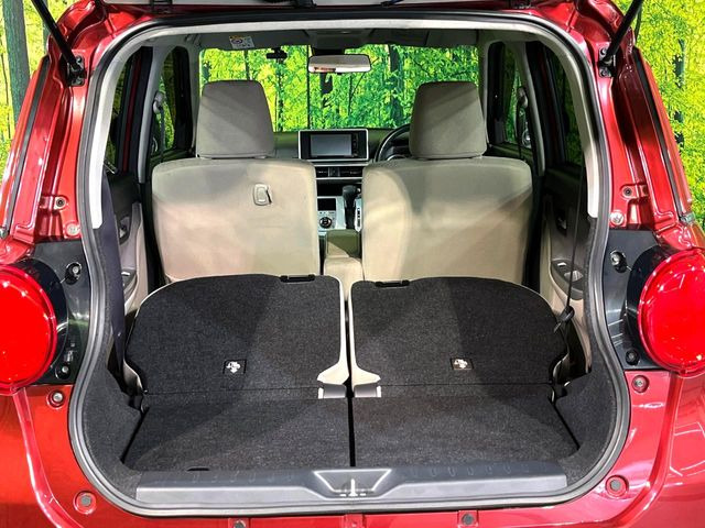 ���i�̂���������ʋ΁A���}���ɏ\���ȉ׎��X�y�[�X���m�ۂ��Ă���܂��B�Z�J���h�V�[�g��|���ƁA�傫�ȉו��̐ύڂ��\�ł���