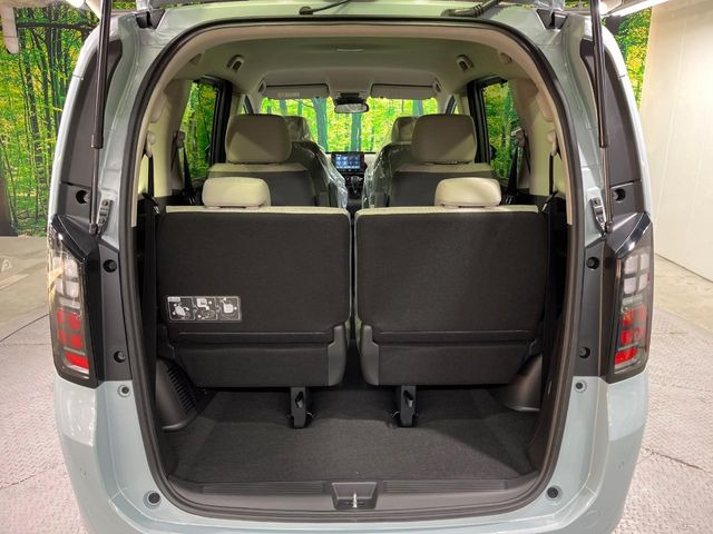 ���i�̂���������ʋ΁A���}���ɏ\���ȉ׎��X�y�[�X���m�ۂ��Ă���܂��B�傫�ȉו��̐ύڂ��\�ł���