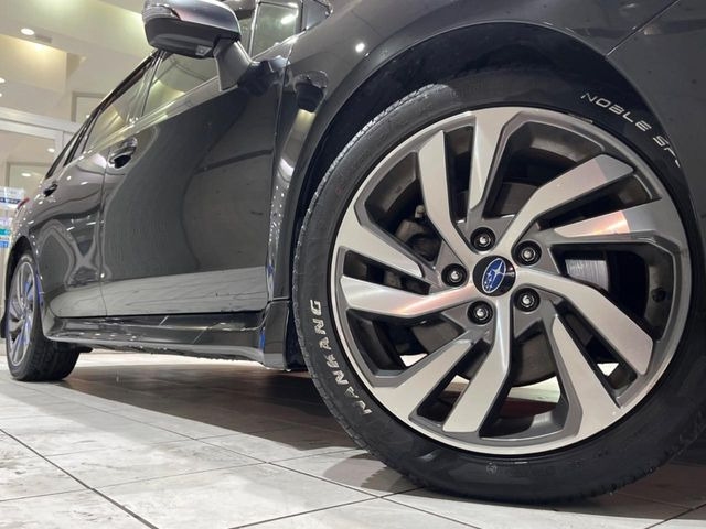 �y����18�C���`�A���~�z�C�[���z�O�ςɃ}�b�`���������A���~�z�C�[���𑕒����Ă���܂��B�e��ЊO�A���~�z�C�[����A�X�^�b�h���X�^�C�����戵�����Ă���܂��B���񂲑��k����������