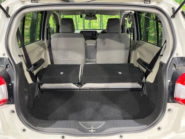 ���i�̂���������ʋ΁A���}���ɏ\���ȉ׎��X�y�[�X���m�ۂ��Ă���܂��B�Z�J���h�V�[�g��|���ƁA�傫�ȉו��̐ύڂ��\�ł���