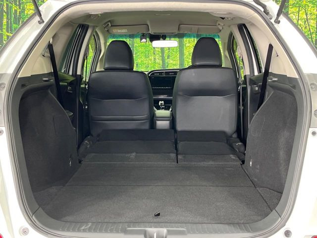 ���i�̂���������ʋ΁A���}���ɏ\���ȉ׎��X�y�[�X���m�ۂ��Ă���܂��B�Z�J���h�V�[�g��|���ƁA�傫�ȉו��̐ύڂ��\�ł���