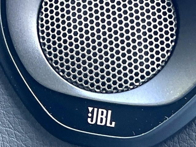 �yJBL�T�E���h�V�X�e���z���i�ʃT�E���h�V�X�e���𓋍ځB��p�̃`���[�j���O���{���ꂽ�召�l�X�ȃX�s�[�J�[����ǎ��ȃT�E���h���t�ł��A�Տꊴ���ӂ�鉹����Ԃ����o���܂��B