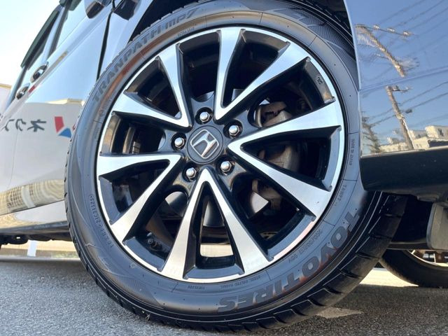 �y����17�C���`�A���~�z�C�[���z�O�ςɃ}�b�`���������A���~�z�C�[���𑕒����Ă���܂��B�e��ЊO�A���~�z�C�[����A�X�^�b�h���X�^�C�����戵�����Ă���܂��B���񂲑��k����������