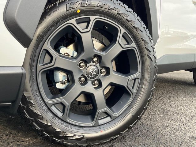 �y����18�C���`�A���~�z�C�[���z�O�ςɃ}�b�`���������A���~�z�C�[���𑕒����Ă���܂��B�e��ЊO�A���~�z�C�[����A�X�^�b�h���X�^�C�����戵�����Ă���܂��B���񂲑��k����������