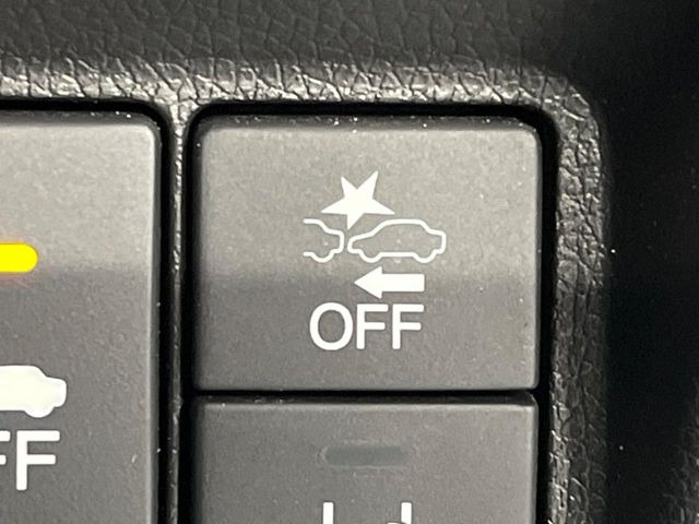 �y�z���_�Z���V���O�z���s���ɑO���̎ԗ�����F�����A�Փ˂������Ȏ��͌x��ƃu���[�L�ŏՓˉ���Ɣ�Q�y�����A�V�X�g�B�����S�Ƀh���C�u�����y���݂��������܂��B