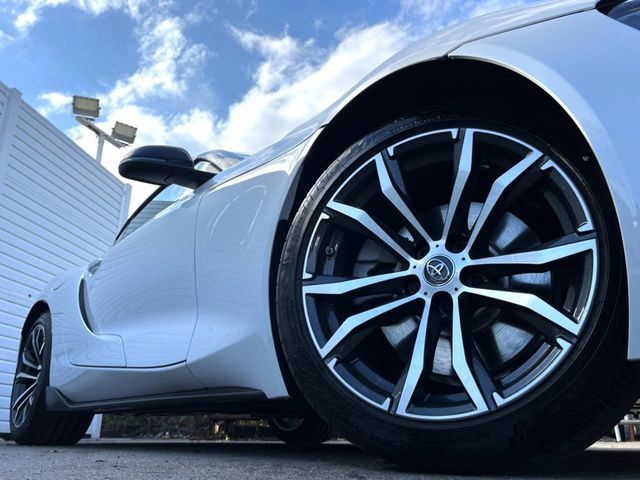 �y����18�C���`�A���~�z�C�[���z�O�ςɃ}�b�`���������A���~�z�C�[���𑕒����Ă���܂��B�e��ЊO�A���~�z�C�[����A�X�^�b�h���X�^�C�����戵�����Ă���܂��B���񂲑��k����������