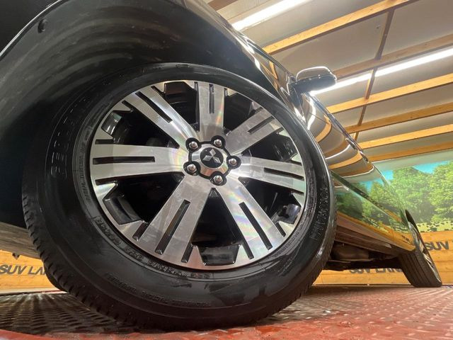 �y����18�C���`�A���~�z�C�[���z�O�ςɃ}�b�`���������A���~�z�C�[���𑕒����Ă���܂��B�e��ЊO�A���~�z�C�[����A�X�^�b�h���X�^�C�����戵�����Ă���܂��B���񂲑��k����������