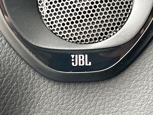 �yJBL�T�E���h�V�X�e���z���[�J�[�I�v�V�����̍��i�ʃT�E���h�V�X�e���𓋍ځB��p�̃`���[�j���O���{���ꂽ�召�l�X�ȃX�s�[�J�[����ǎ��ȃT�E���h���t�ł��A�Տꊴ���ӂ�鉹����Ԃ����o���܂��B