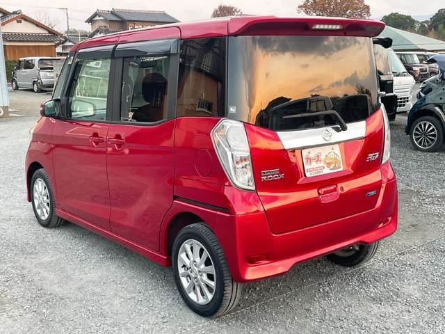 ���X�ł͌y�����Ԃ��畁�ʎԂ܂ŕ��L���I�[�����[�J�[�̎Ԏ�E�F�E�O���[�h��L�x�ɑ����Ă���܂��B