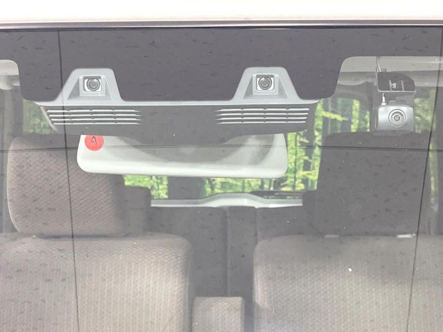 �y�C���e���W�F���g�G�}�[�W�F���V�[�u���[�L�z�t�����g�J�����őO���̎ԗ�����s�҂����m�B�Փ˂������Ȏ��͏Փ˔�Q�y���u���[�L���쓮�A�Փˉ�����T�|�[�g�B�����S�Ƀh���C�u�����y���݂��������܂��B