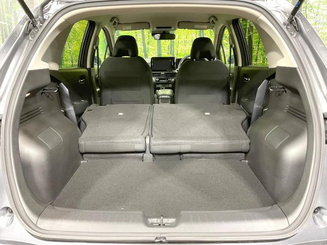 ���i�̂���������ʋ΁A���}���ɏ\���ȉ׎��X�y�[�X���m�ۂ��Ă���܂��B�Z�J���h�V�[�g��|���ƁA�傫�ȉו��̐ύڂ��\�ł���