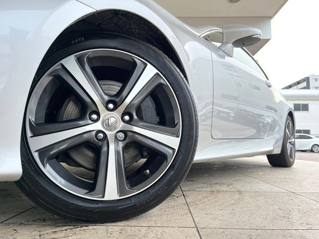 �y����18�C���`�A���~�z�C�[���z�O�ςɃ}�b�`���������A���~�z�C�[���𑕒����Ă���܂��B�e��ЊO�A���~�z�C�[����A�X�^�b�h���X�^�C�����戵�����Ă���܂��B���񂲑��k����������