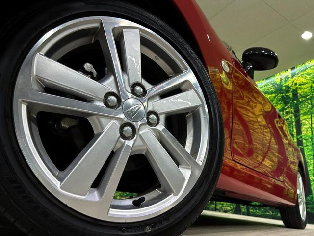 �y����16�C���`�A���~�z�C�[���z�O�ςɃ}�b�`���������A���~�z�C�[���𑕒����Ă���܂��B�e��ЊO�A���~�z�C�[����A�X�^�b�h���X�^�C�����戵�����Ă���܂��B���񂲑��k����������