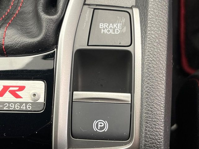 �y�I�[�g�u���[�L�z�[���h�z�M���҂���a�؂Œ�Ԏ��Ƀu���[�L���瑫�𗣂��Ă��A��~��Ԃ�ێ����Ă���܂��B�O�i����Ƃ��̓A�N�Z���𓥂߂Ύ����ŉ��������̂ň��S��X���^�]���y�ɂȂ�܂���