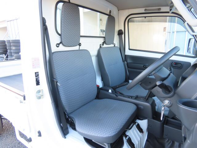 �V�[�g����ԗǍD�ł���B�傫�ȉ�����Ȃ��A���S�ł��B����S�n�������ł���B