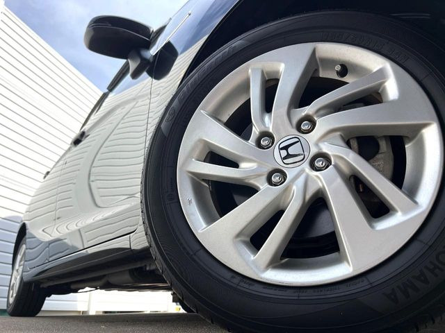 �y15�C���`�A���~�z�C�[���z�O�ςɃ}�b�`�����A���~�z�C�[���𑕒����Ă���܂��B�e��A���~�z�C�[����A�X�^�b�h���X�^�C�����戵�����Ă���܂��B���񂲑��k����������